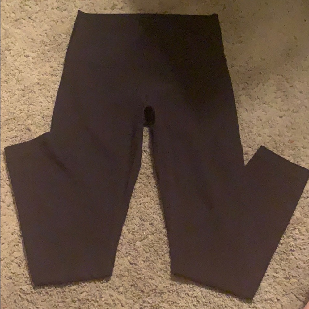Black Lululemon Wunder Under High-Rise 28” size 6